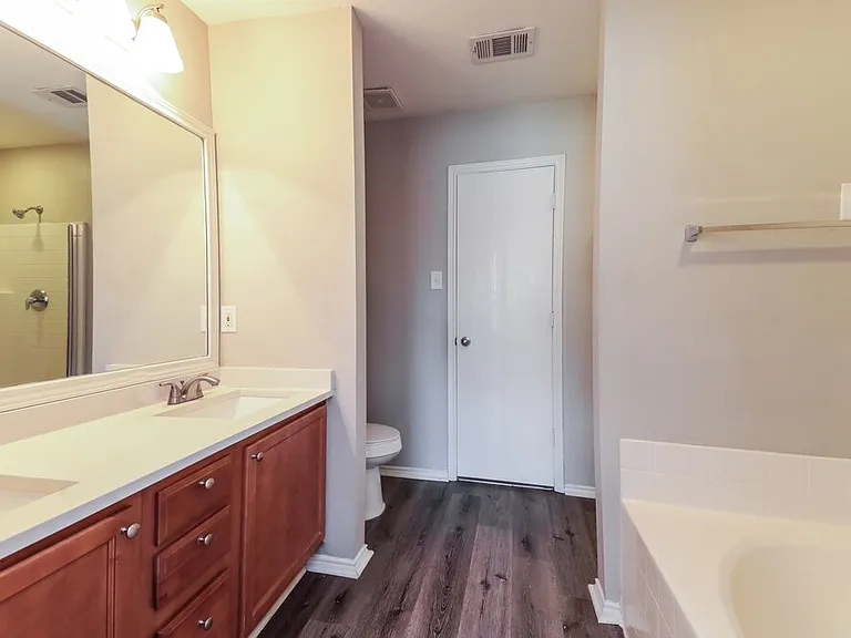 1107 Caroline Dr — Photo 12