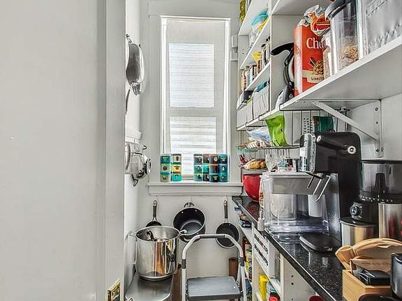 5th image of 1800 N Honore St #1R