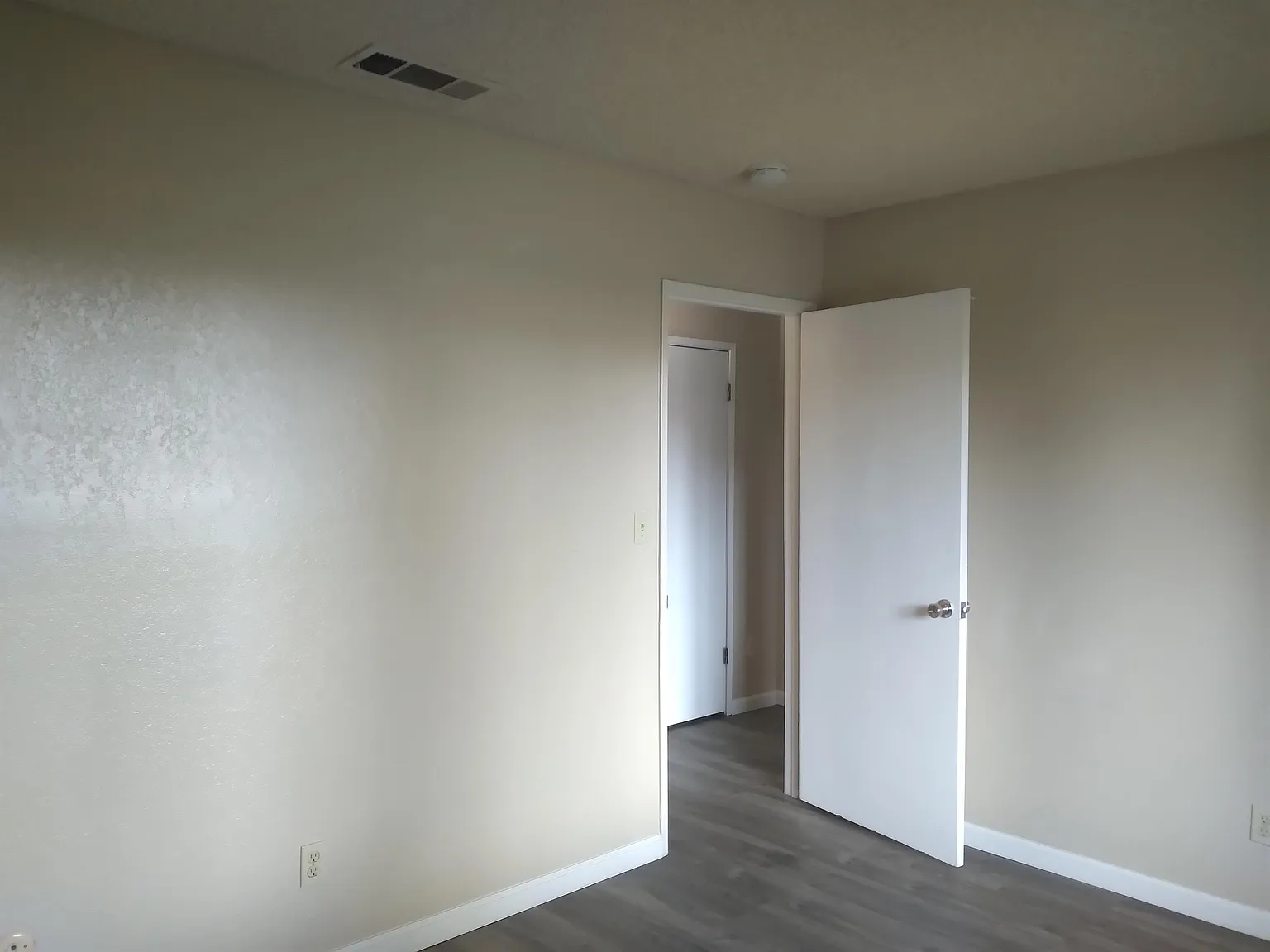Valentine Ave (4504 - 181) - 181 — Photo 2