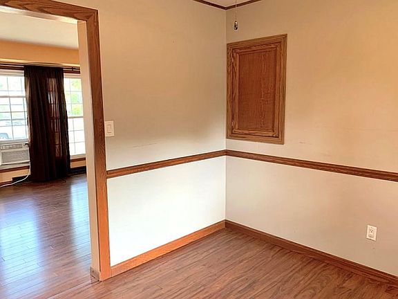 3rd image of 3211 Aberdeen Ave