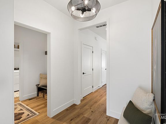 4th image of 3119 Lapis Ave