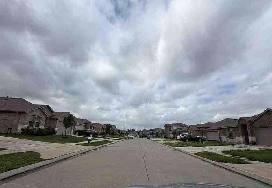 Exterior Neighborhood (street photo)