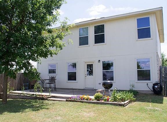 3rd image of 104 Covey Ln
