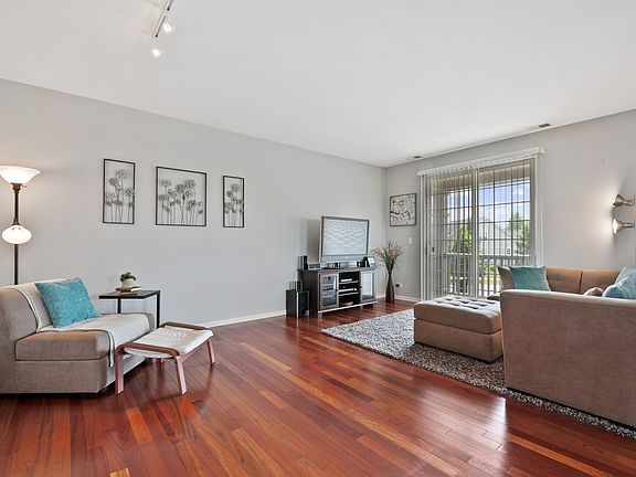 2nd image of 880 June Ter Unit 220