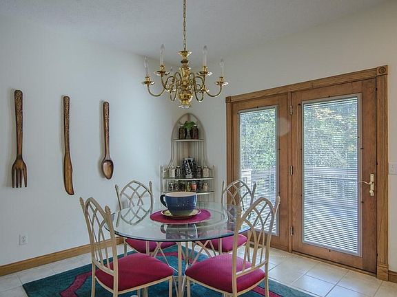5th image of 2253 Woodland Park Dr