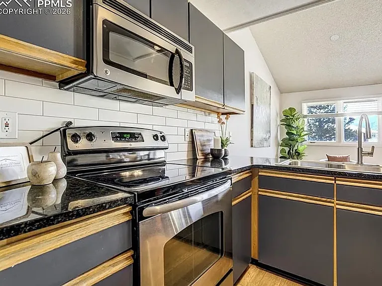 518 Observatory Dr — Photo 9