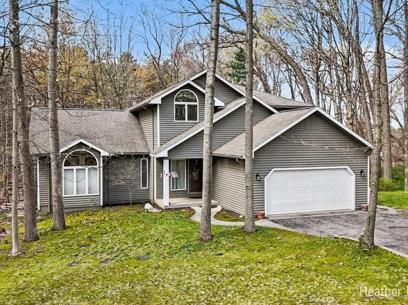 10288 Hathaway Dr, Greenville, MI 48838