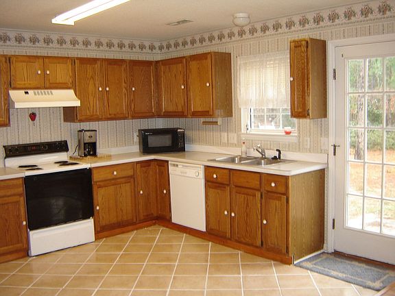 Kitchen - tile floor