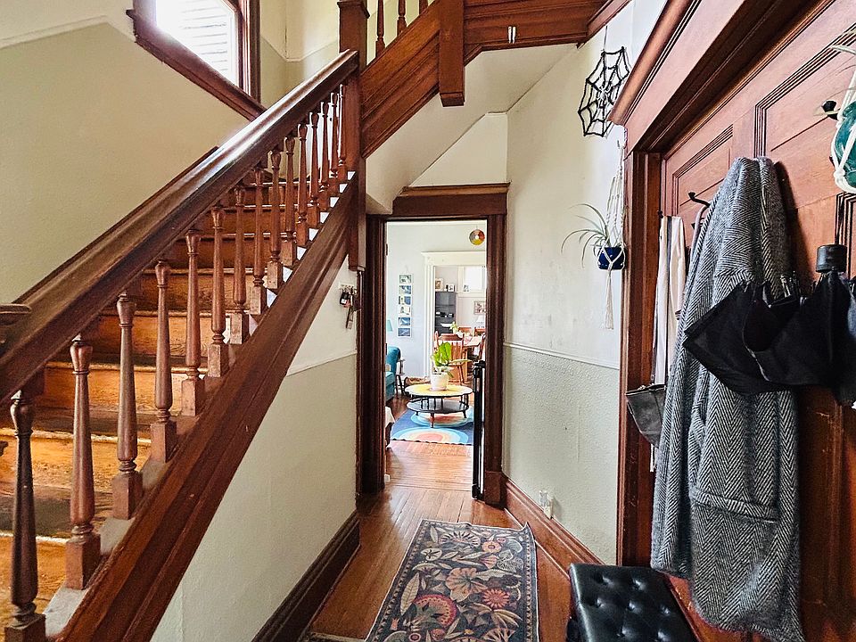 1st image of 703 Village St