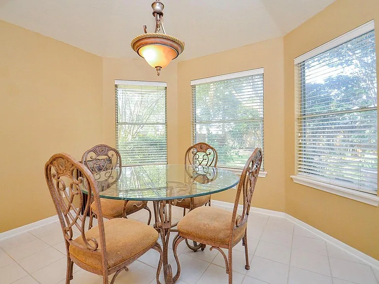 4606 Russett Ln — Photo 10
