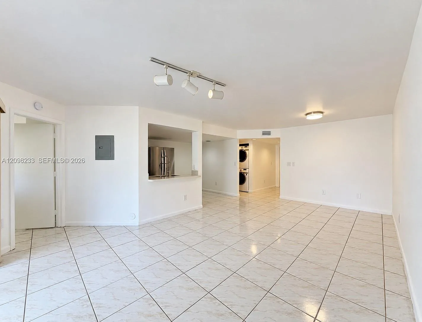 Esprit Condo Ii — Photo 3