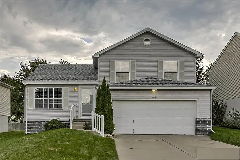 3 bed, 1637 sqft, $1,900 — Photo 1