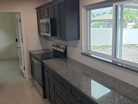 3rd image of 5807 Liverpool Dr