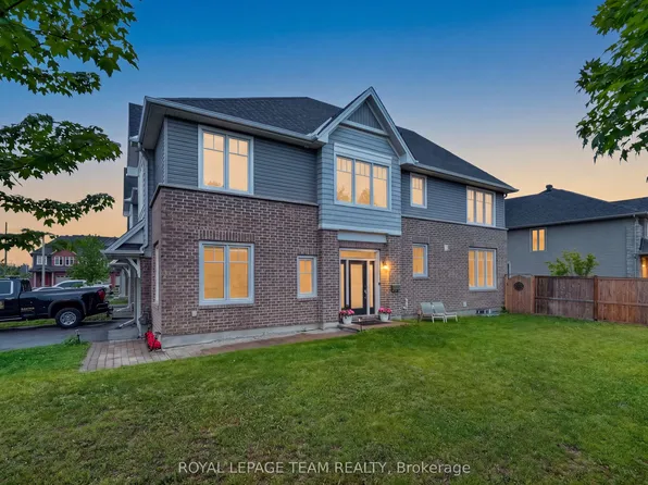 138 Eric Maloney Way, Ottawa, ON K1T 0R1