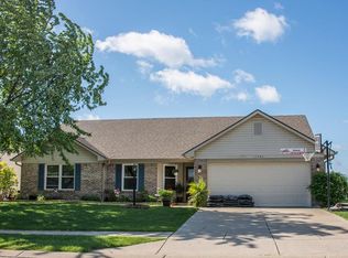 12986 Dellinger Dr, Fishers, IN 46038