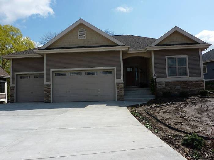 1st image of 24 Oak Ridge Trl
