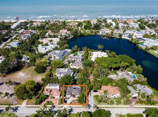 541 3rd St N, Naples, FL 34102