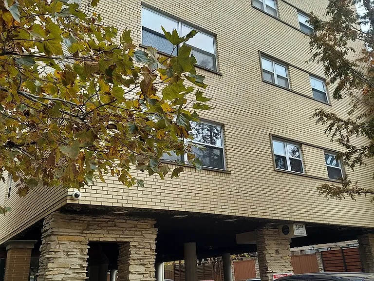 530 W Barry Ave #4F — Photo 1
