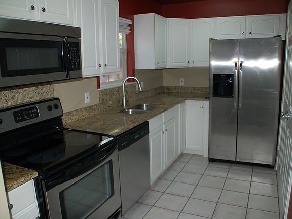4th image of 635 Village Ln S #A