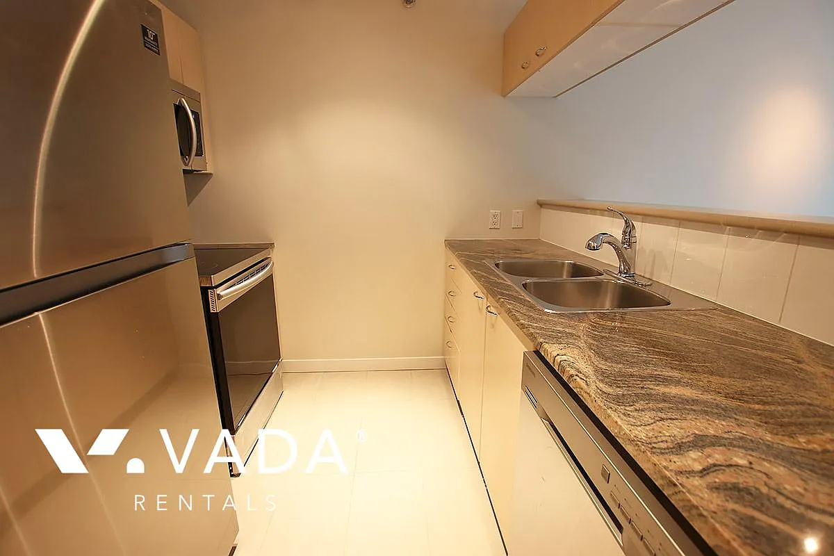 1331 Alberni Street Vancouver — Photo 4