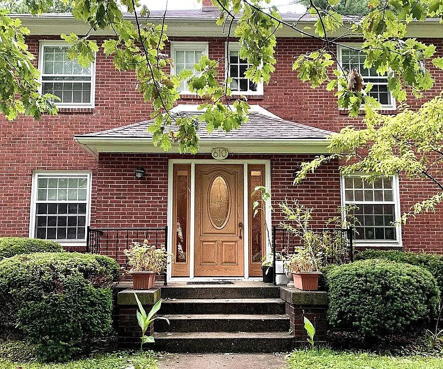 Front of the duplex. Unit A is the west side (left side).