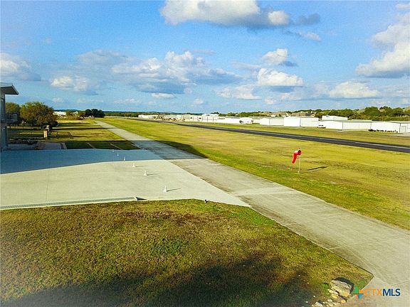 4th image of 28 Boerne Stage Airfield