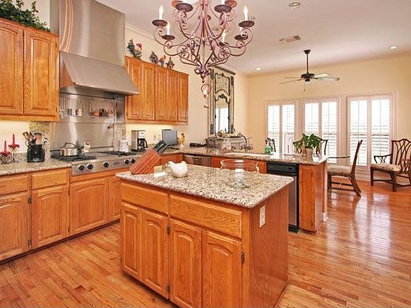 4th image of 6 Galleria Dr