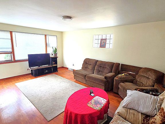 5th image of 3517 Sarah St