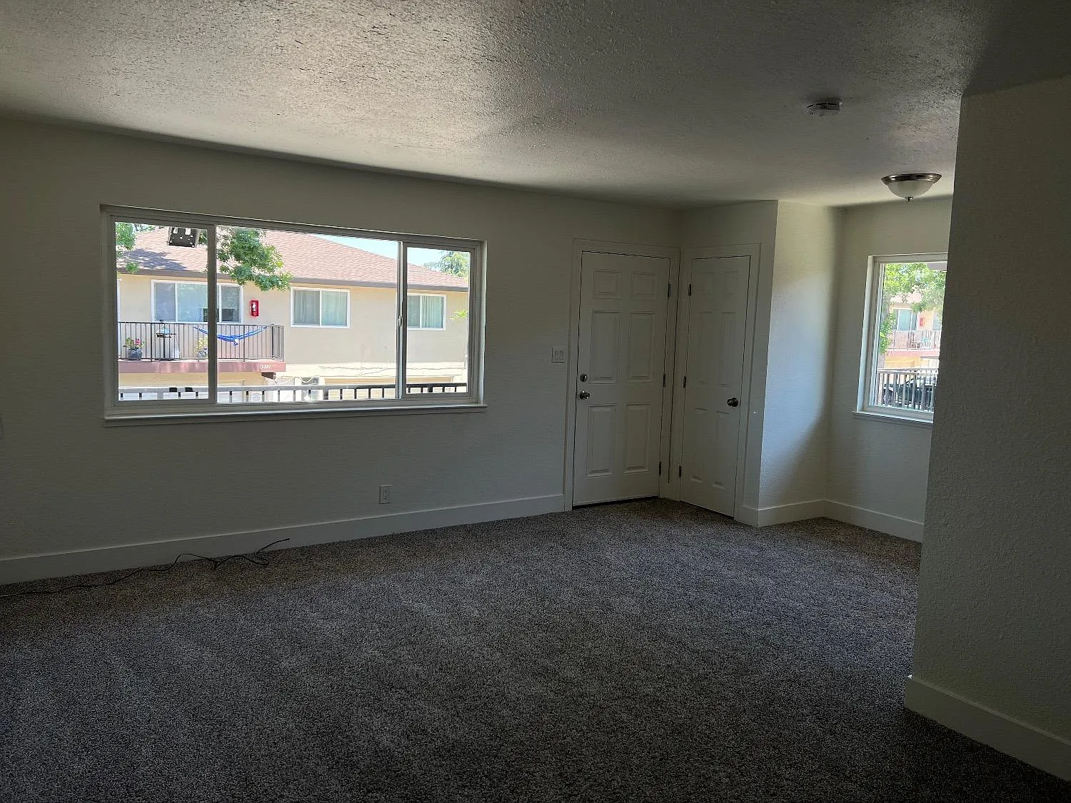 2 bed, 924 sqft, $2,000 — Photo 3