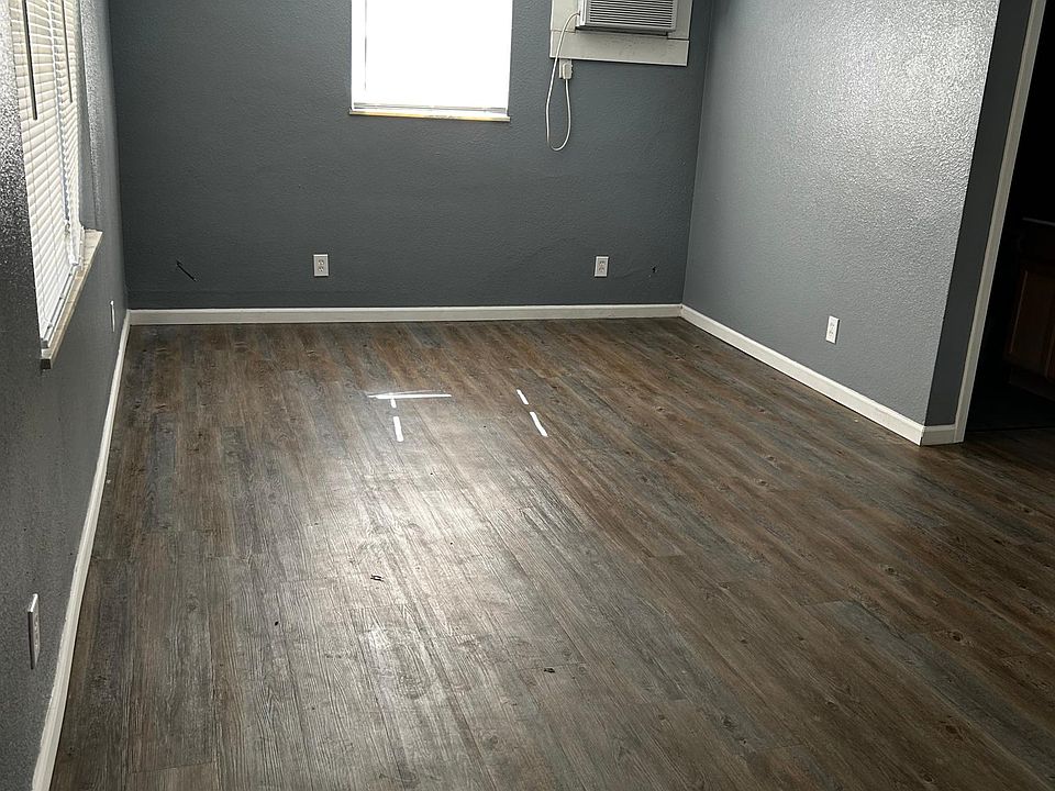1st image of 713 Oak St APT 8
