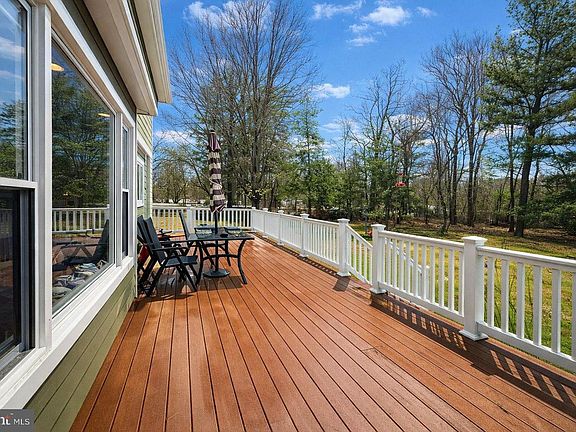 4th image of 890 Lawrenceville Rd