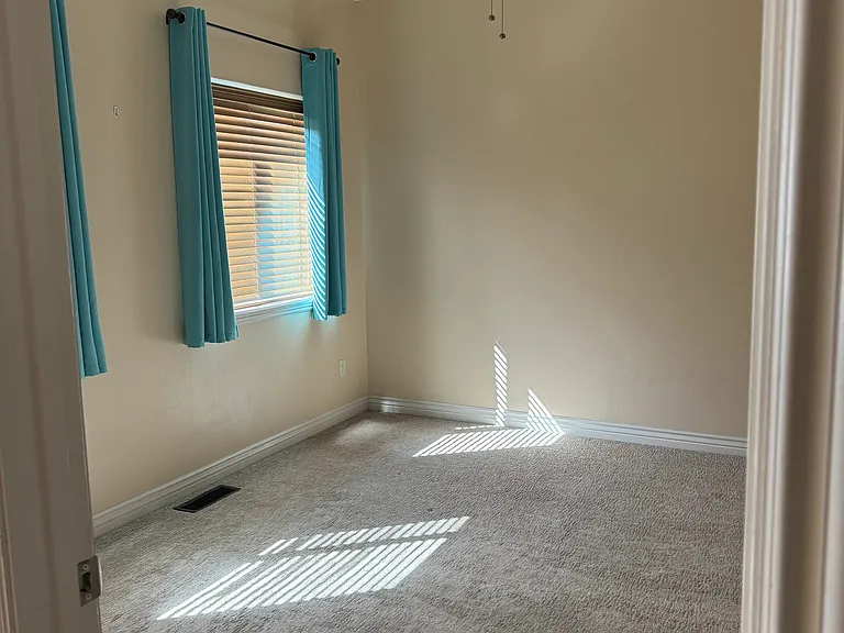 1630 Gateway Dr #4 — Photo 7
