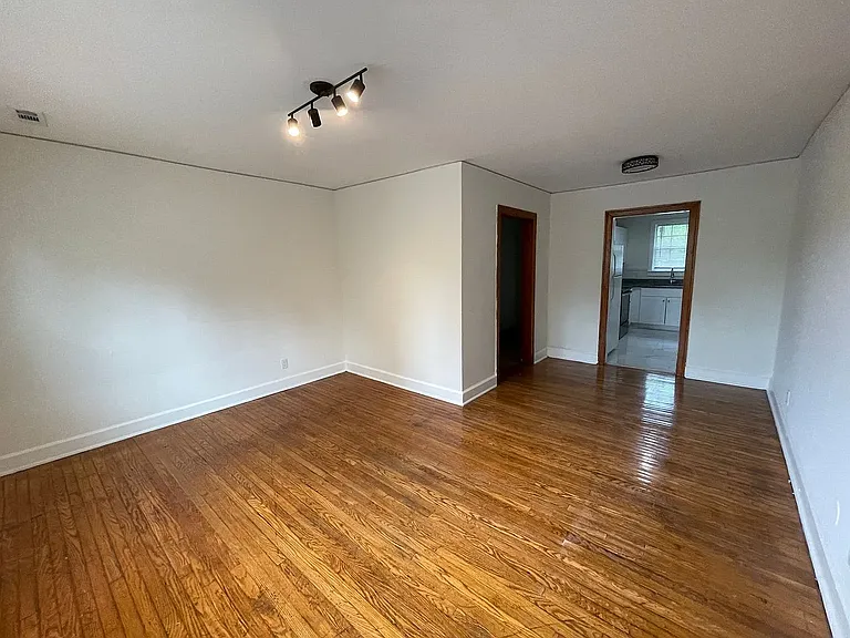 903 E Lytle St #4 — Photo 3
