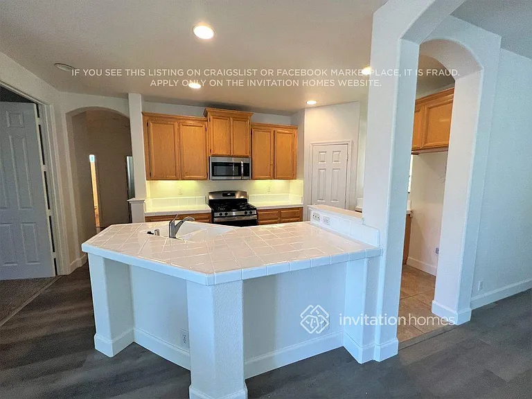 5543 Ridgepoint Dr — Photo 4