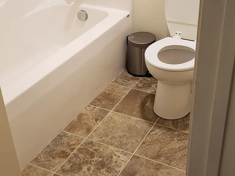 836 W Locust St — Photo 12