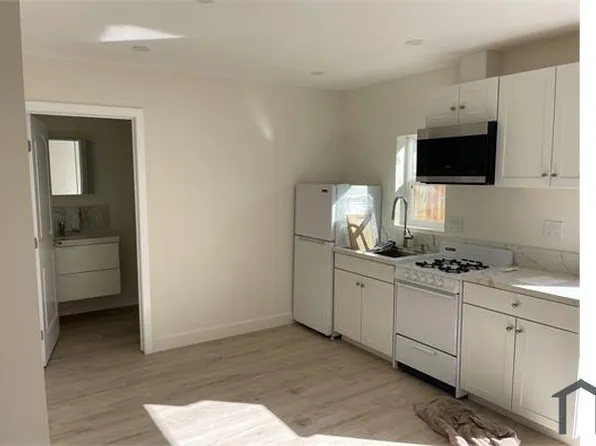 7441 Jordan Ave, Canoga Park, CA 91303