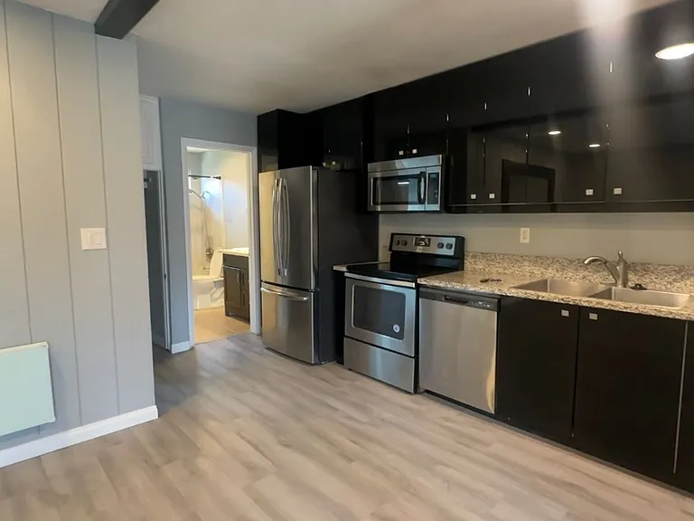 1000 W Macarthur Blvd #130 — Photo 17