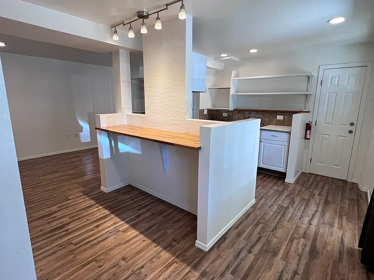 110 N Willow St #C — Photo 7