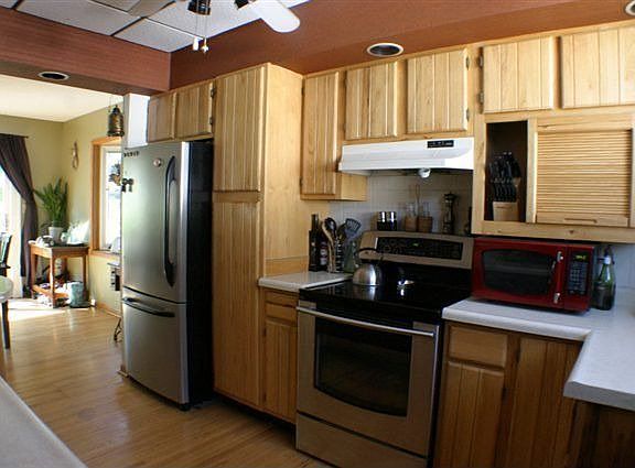 3rd image of 530 N 18th Ave E