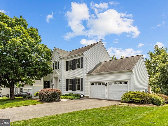 2nd image of 5 Brittany Ln