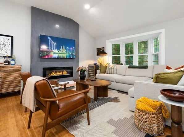 2170 Turnpike St, North Andover, MA 01845