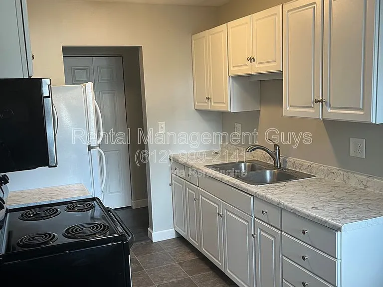 1757 Thomas — Photo 2
