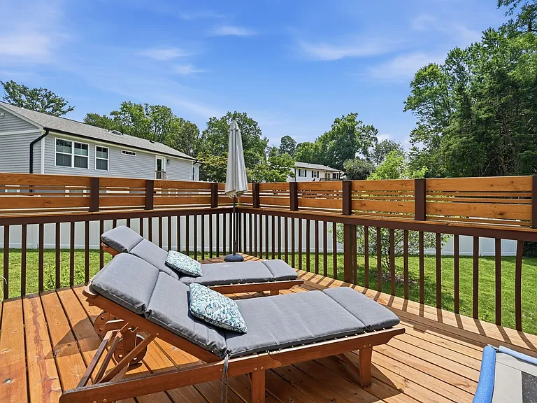 6426 Carriage Dr — Photo 36