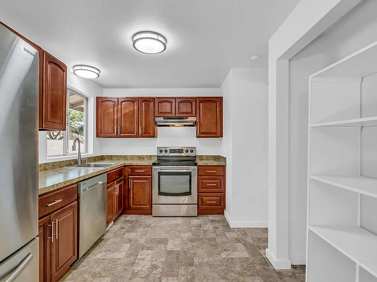 405 SW 116th Pl — Photo 7