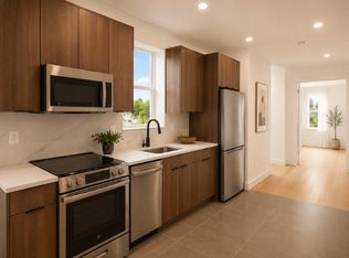 72-50 66th St #3R, Ridgewood, NY 11385