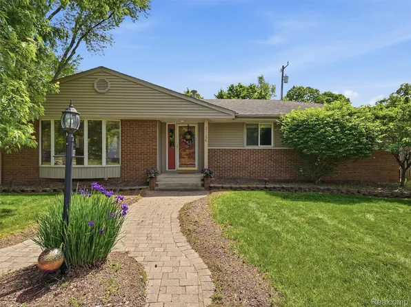 21156 Robinson St, Farmington Hills, MI 48336
