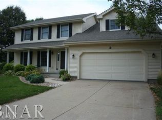 3 Harbor Pointe Ct, Bloomington, IL