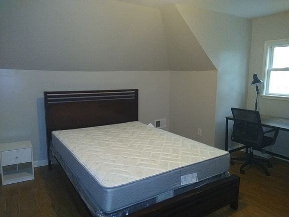 Room 1,b