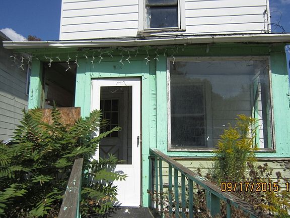 3rd image of 422 Alexander St