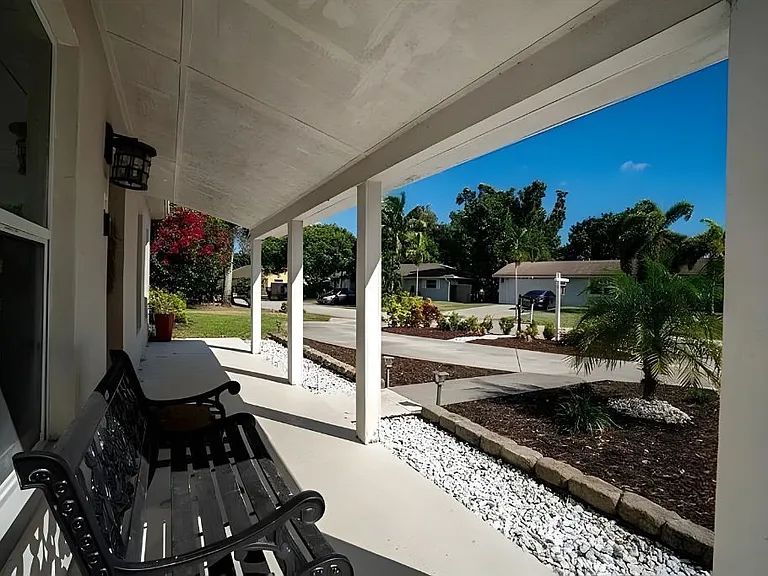 6941 Boston Dr — Photo 2